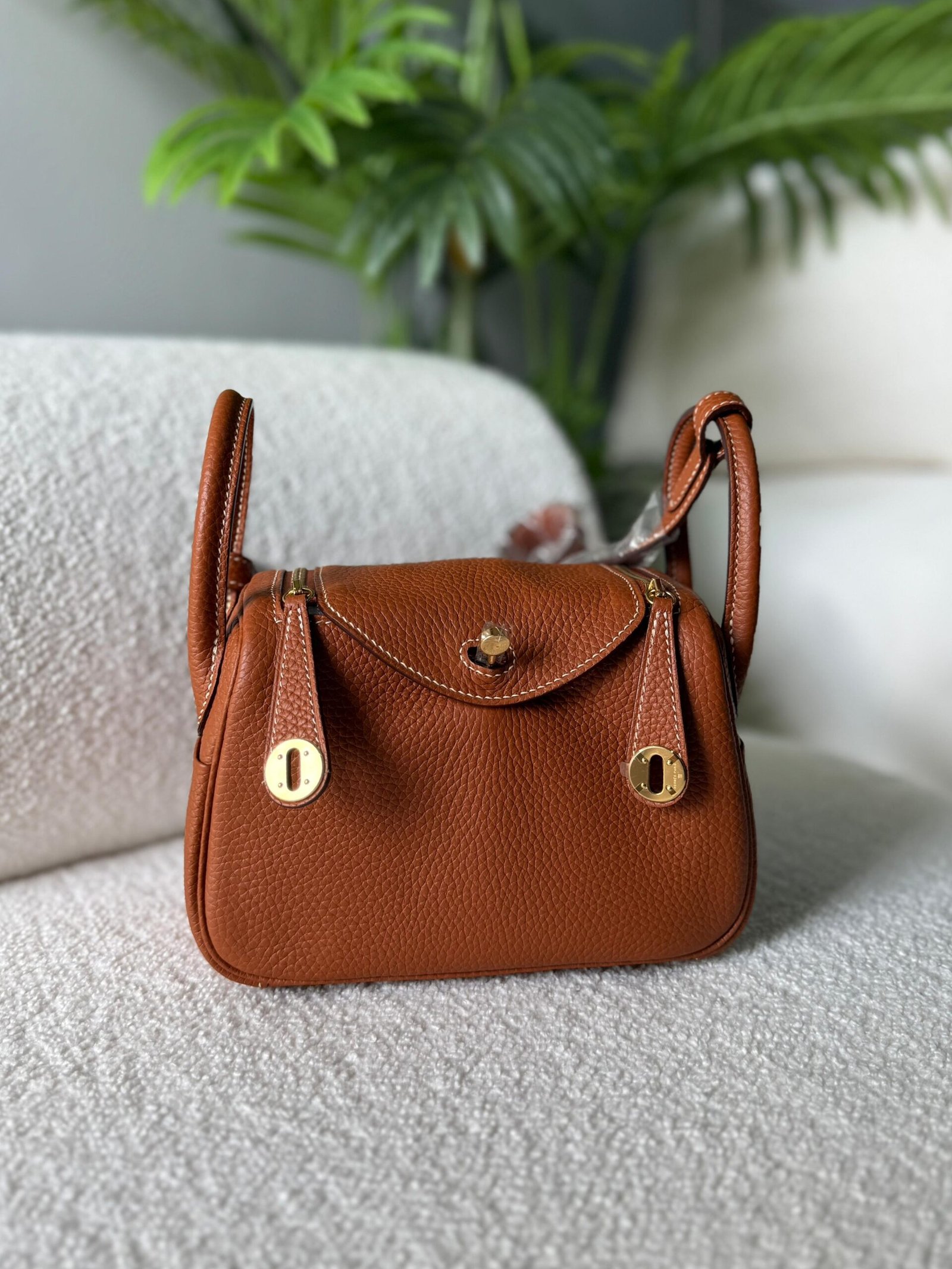 Hermès Mini Lindy Leather bag for Women in Dubai