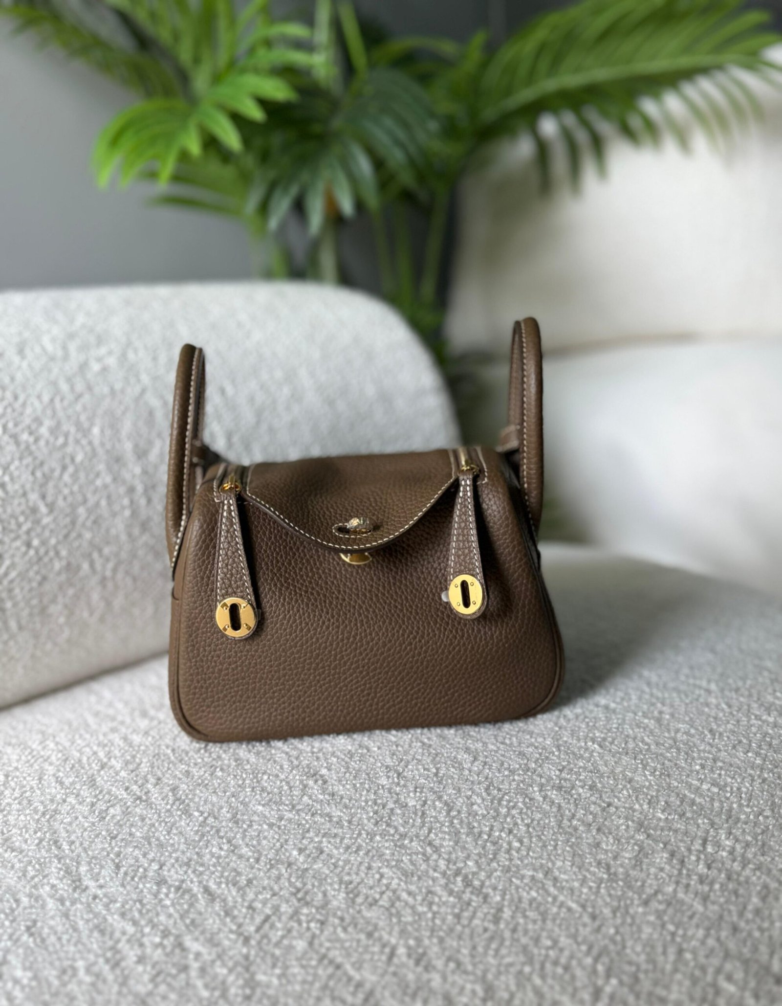 Hermès Mini Lindy Leather bag for Women in Dubai - Image 10