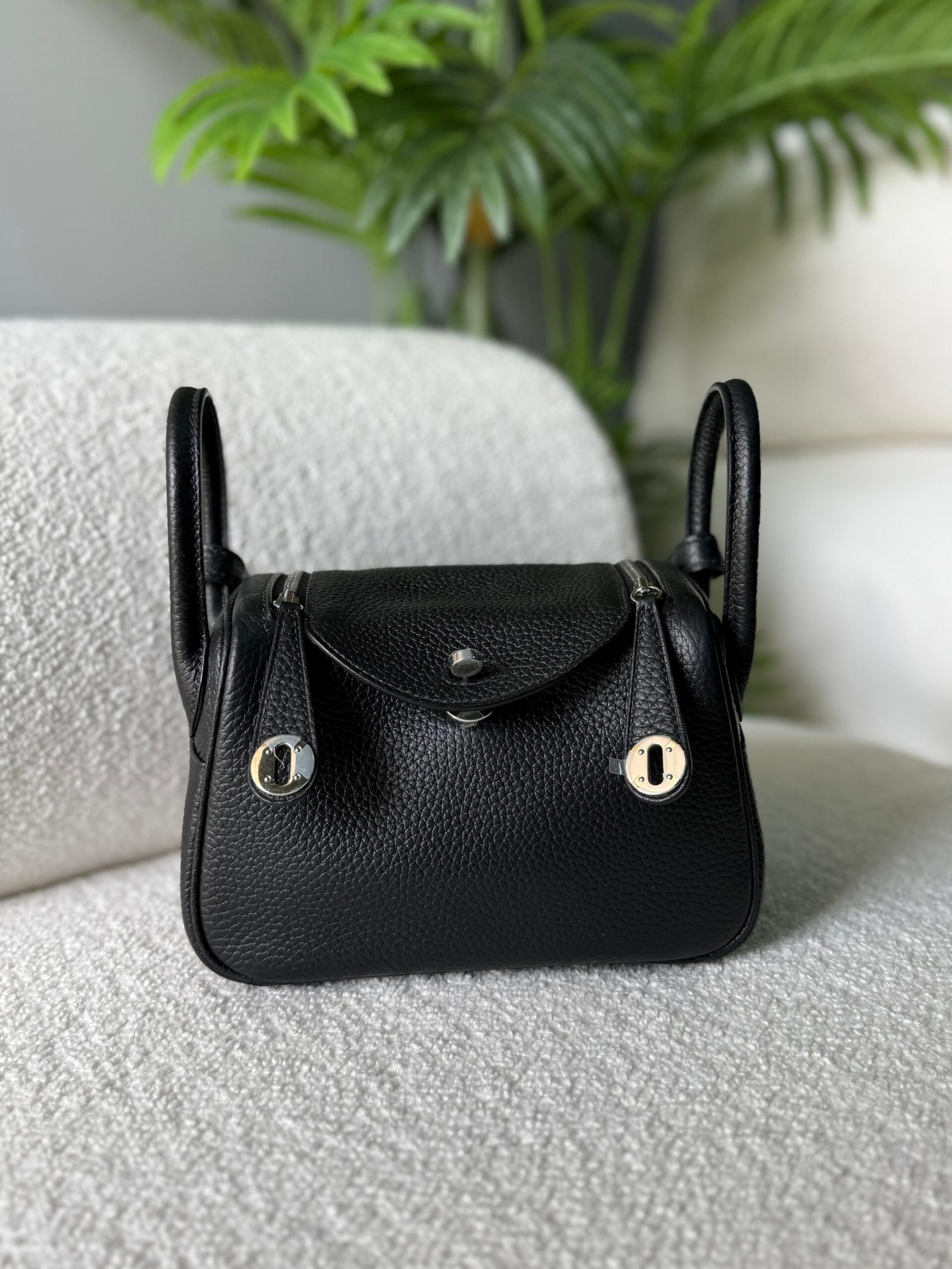 Hermès Mini Lindy Leather bag for Women in Dubai - Image 8