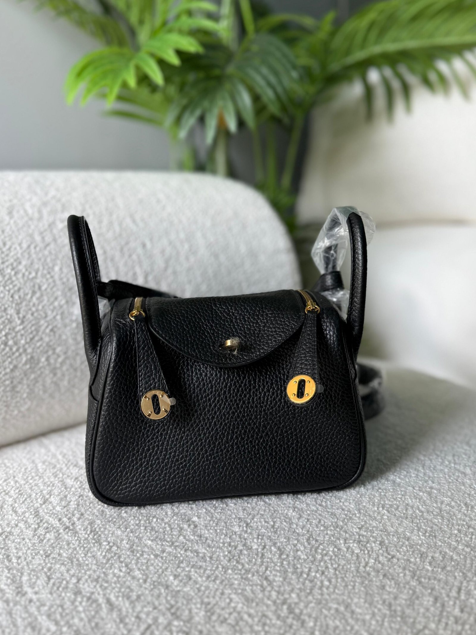 Hermès Mini Lindy Leather bag for Women in Dubai - Image 9
