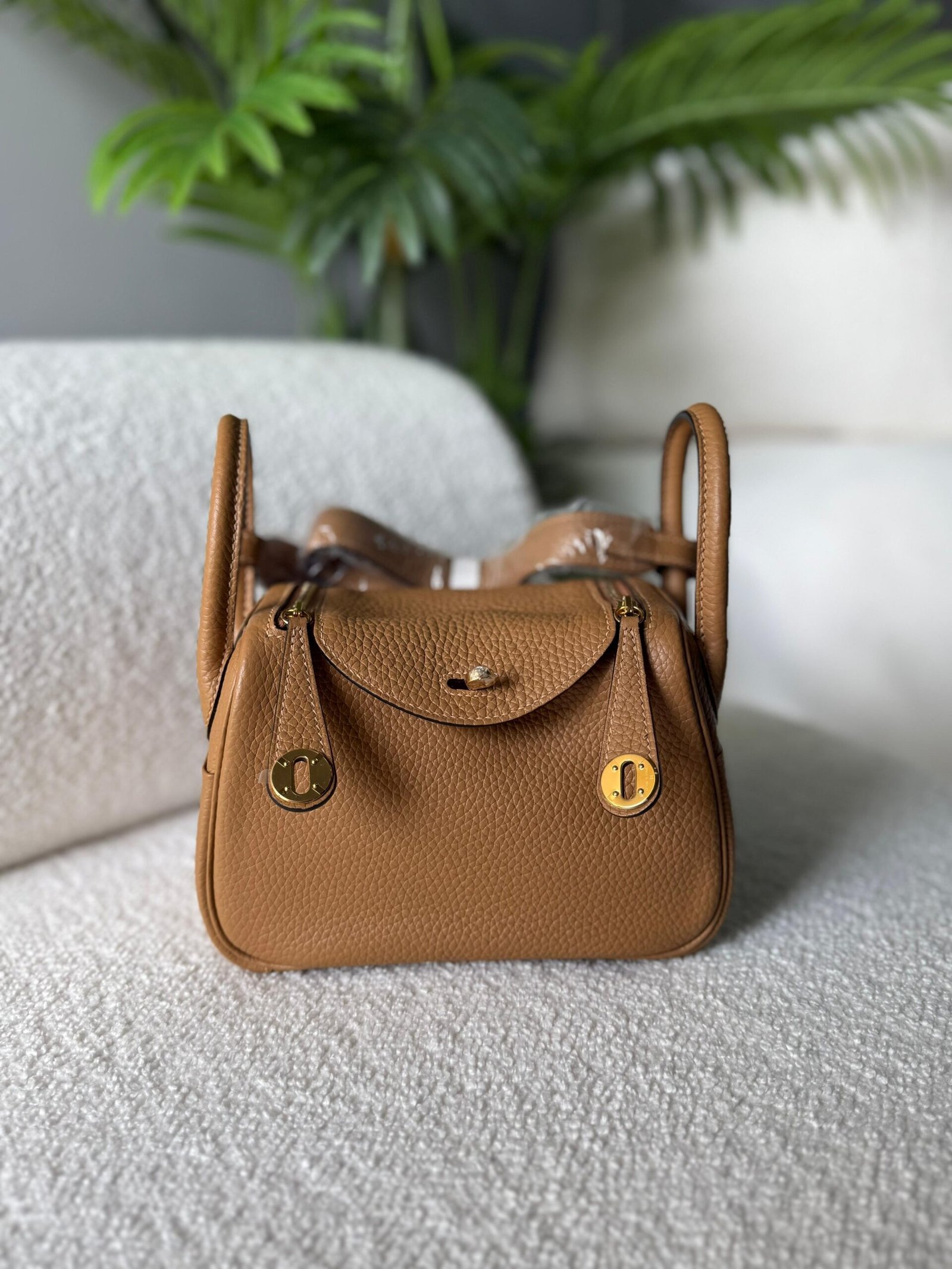 Hermès Mini Lindy Leather bag for Women in Dubai