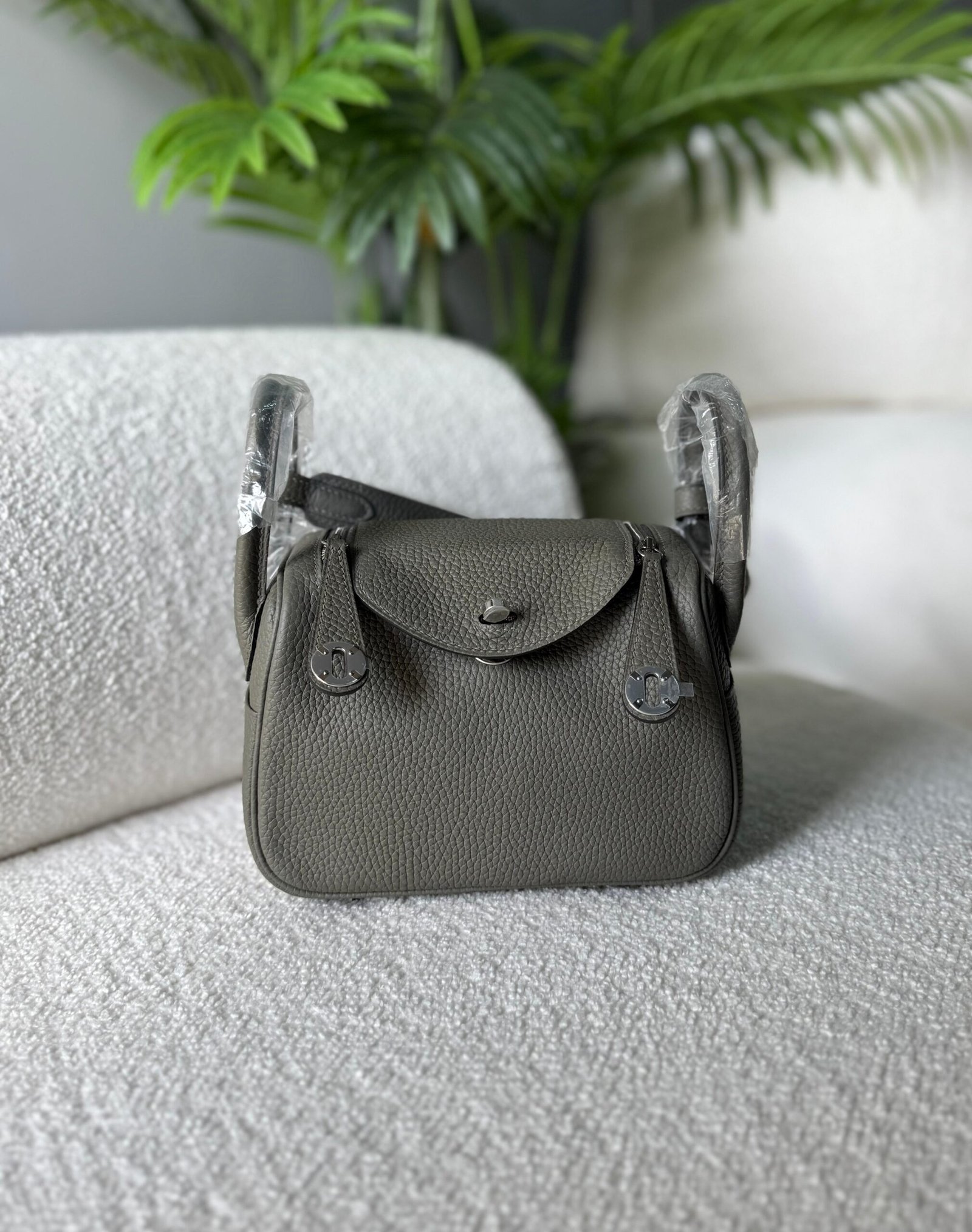 Hermès Mini Lindy Leather bag for Women in Dubai