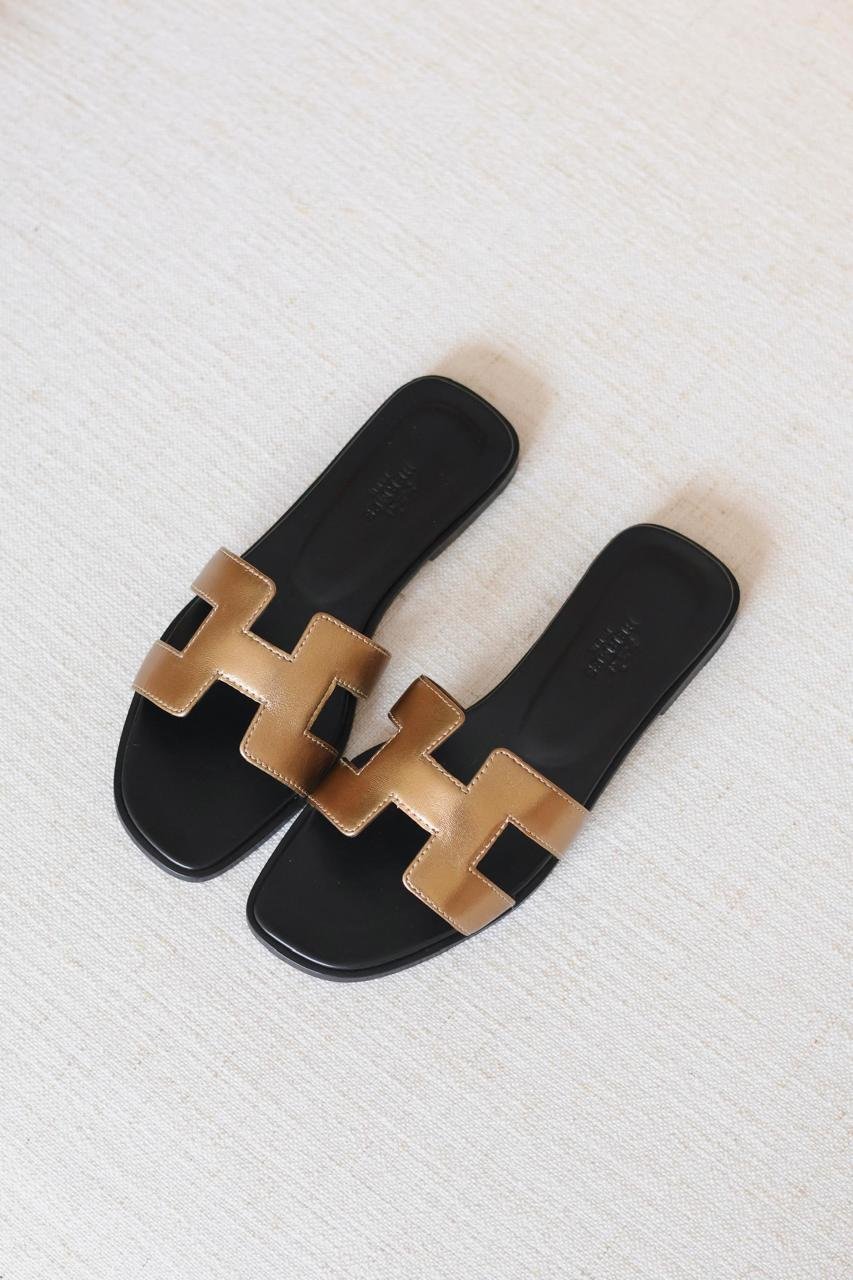 Hermes Oran Box Calfskin Sandals with Iconic H Cut-Out – Women's Flat Sandals in Dubai - Image 10
