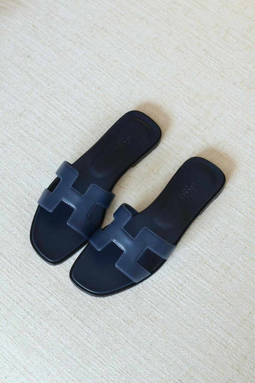 Hermes Oran Suede Lambskin Sandals – H Cut-Out Summer Flats for women in Dubai - Image 2