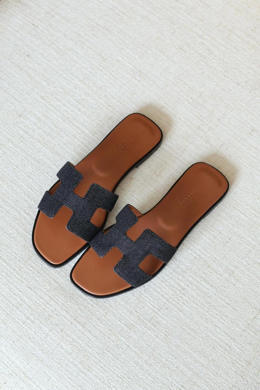Hermes Oran Suede Lambskin Sandals – H Cut-Out Summer Flats for women in Dubai - Image 5