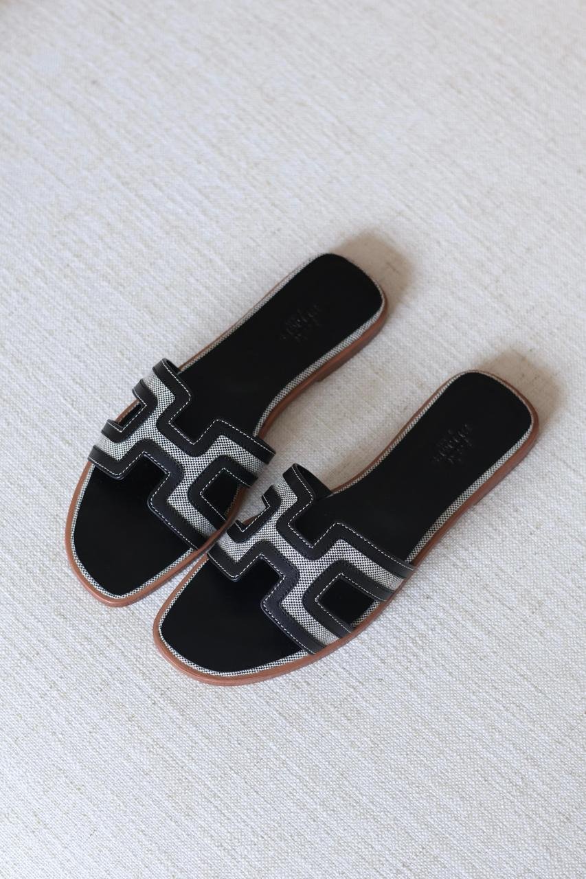 Hermes Oran Suede Lambskin Sandals – H Cut-Out Summer Flats for women in Dubai - Image 13